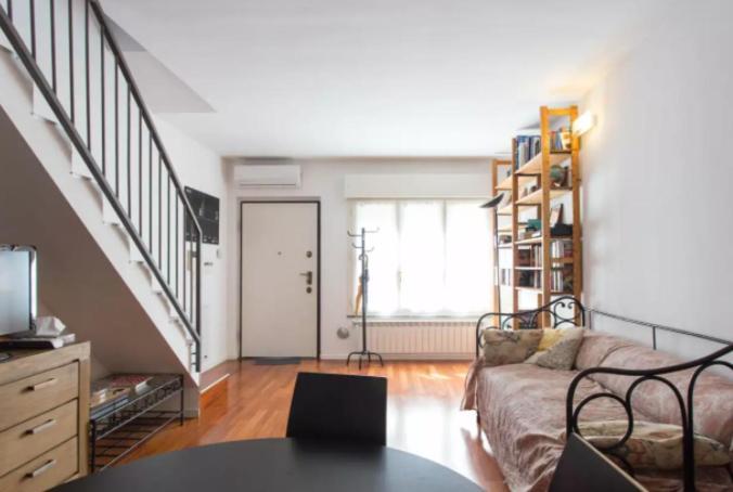 Vintage Apartment In Corvetto Area Милано Екстериор снимка